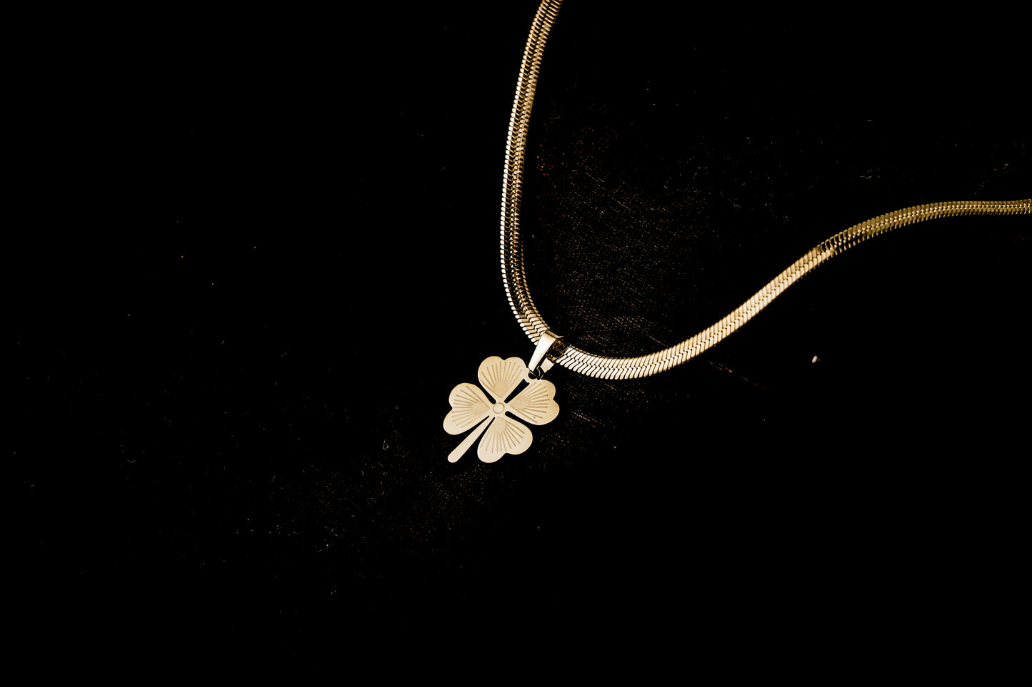 flower pendent necklace